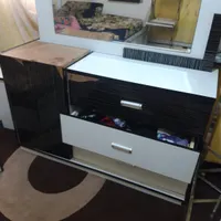 کشو به همراه آینه و صندلی و کشو مخفی پشت اینه