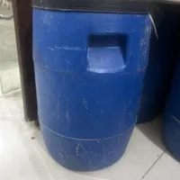 سطل خالی همراه سر یکبار استفاده شده