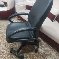 صندلی چرمی گردان سالم|صندلی و نیمکت|تهران, اباذر|دیوار