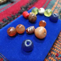 مهره های قدیمی مطابق عکس توضیحات مطالعه شود