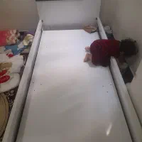 یک عدد تخت خواب