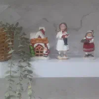 یک عدد شلف سفید تمیز