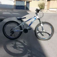 دوچرخه در حد نو|دوچرخه، اسکیت، اسکوتر|صدرا-فارس, فاز ۱|دیوار