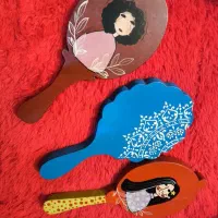 مجسمه چوبی دختر