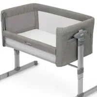 تخت کنار مادر