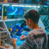 تعمیرات سخت افزار و نرم افزار موبایل