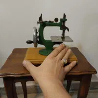 چرخ خیاطی قدیمی انگلیسی با قدمت بالای 80 سال|کلکسیون اشیاء عتیقه|تهران, جنت‌آباد مرکزی|دیوار