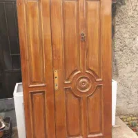 درب چوبی دو لنگه و هود آشپزخانه