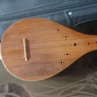 دو عدد سه تار .. چوب خیلی کهنه