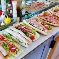 پذیرش انواع ساندویچ سرد و انواع سالاد