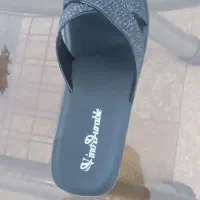 تعدادی دمپایی پلاستیکی و پیو|کیف، کفش، کمربند|شهرکرد, |دیوار