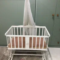 تخت کنارمادر