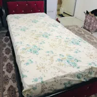 تخت یک نفره همراه با تشک