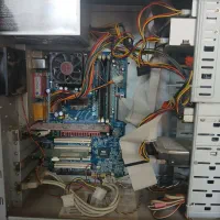 خ کیس کامپیوتر خراب قدیمی ضربه خورده ضایعاتی