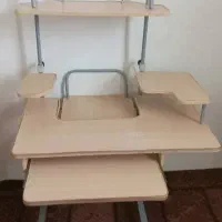 میز کامپیوتر در حد نو