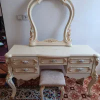 تخت خواب سالم‌ همراه با میز آرایشی|تخت و سرویس خواب|پارس‌آباد, |دیوار