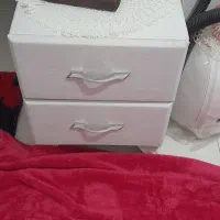 فروش آیینه قدی به همراه دو عدد میز کشویی و بوفه