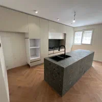 ۱۲۵متر ۲خواب/ظفر تکواحد/فول بازسازی/نور ۲جهت/بالکن