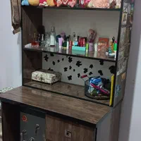 کتابخانه و میز تحریر