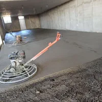 بتن ریزی کف با ماله پروانه به صورت شیشهای|خدمات پیشه و مهارت|رشت, جماران|دیوار