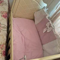 تخت کنار مادر نو