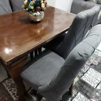 میز غذاخوری در حد نو