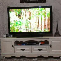 تلویزیون و میز تلویزیون