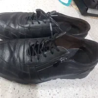 یک جفت کفش طبی اسپرت چرم سایز ۳۹ در حد نو
