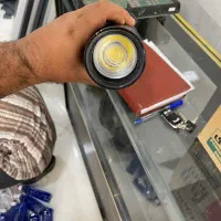 تعدادی چراغ ریل به همراه ریل