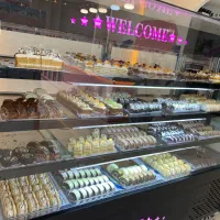 فروشنده شیرینی فروشی