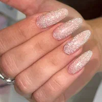 تخفیف آموزش ناخن و کاشت خدمات با سابقه کاری|خدمات آرایشگری و زیبایی|رشت, معلم|دیوار