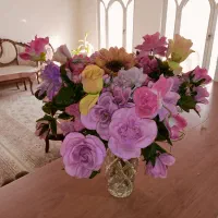 گل مصنوعی وگلدان کریستال