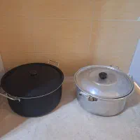 تعدادی لوازم منزل|ظروف پخت‌وپز|کیش, |دیوار