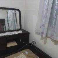 تخت دو نفره به همراه تشک و میز آرایش|تخت و سرویس خواب|تهران, شکوفه (عبدل آباد)|دیوار