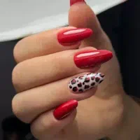 خدمات سالن زیبایی کاشت ناخن و...