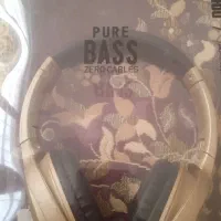 یک عدد هدفون بلوتوثی نو و یک عدد موس کامپیوتر