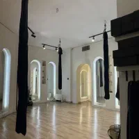 استودیو تخصصی اریال و انعطاف و یوگا