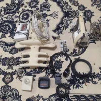 مقداری لوازم شخصی و وسایل برقی