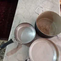 قابلمه و دوعدد ماهیتابه