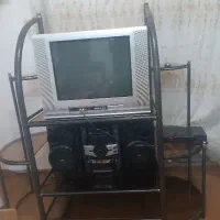 تلوزیون همراه با میز