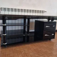 میز تلویزیون شیشه ای سالم و تمیز