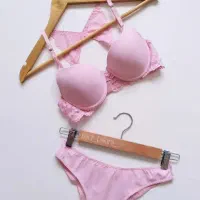 لباس زیر زنانه