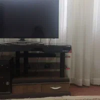 میز تلویزیون و تابلو