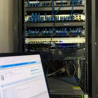 خدمات تخصصی شبکه، روتینگ، سرور (در محل یا ریموت)