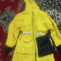 یک عدد کاپشن دخترانه بادگیر