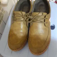 یک جفت کفش اداری استفاده شده سایز ۳۸