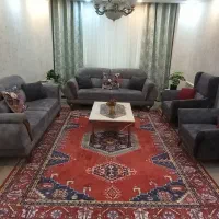 مبل ۸ نفره در حد نو به همراه میز وسط
