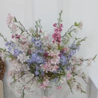 گل و گلدان مصنوعی  با گل های  خیلی تمیز  و سالم