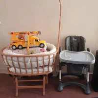 گهواره و صندلی غذاخوری کودک و کامیون