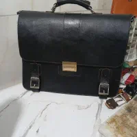 کیف دیپلمات با چرم طبیعی درست شده و با دست دوخته ش